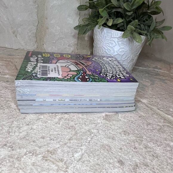 Captain Underpants paperback bundle of 7 books New - Picture 5 of 5